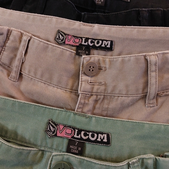 VOLCOM BUNDLE 3 PAIRS Y2K LONGER SHORTS - Picture 4 of 16
